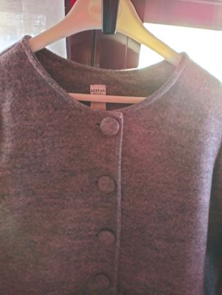 Trenca nueva con etiquetas