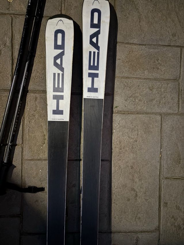 2 ESQUIS HEAD C 120, CON FUNDA Y PALOS QUECHUA