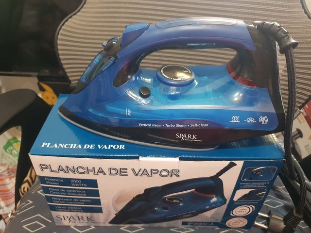 PLANCHA DE ROPA NUEVA CON SPRAY Y VAPOR