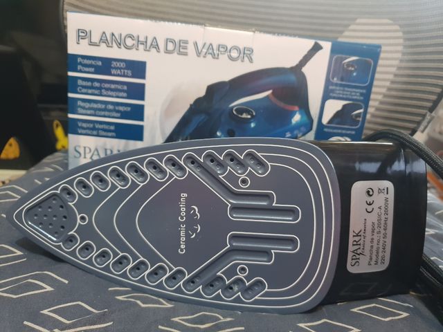 PLANCHA DE ROPA NUEVA CON SPRAY Y VAPOR