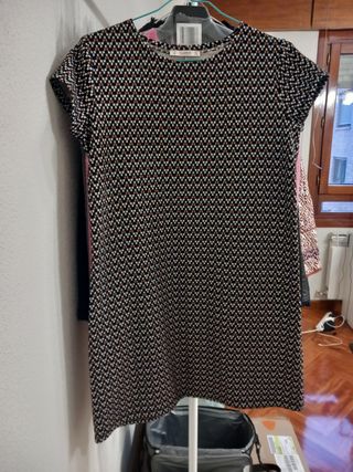 Vestido corto recto de punto