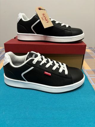 Zapatillas Levis talla 38 negro nuevo
