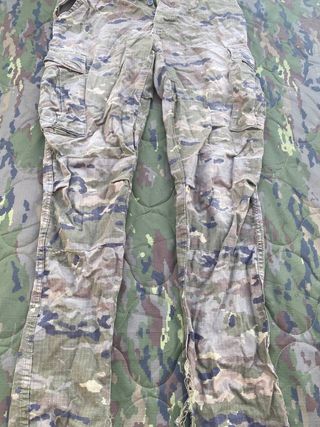 Lote N302 Uniforme verde pixelado