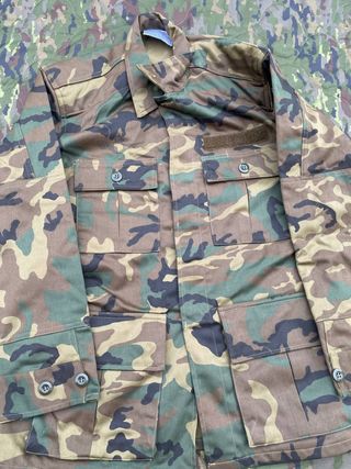 Lote N302 Uniforme verde pixelado