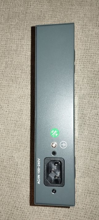 Switch Poe Yuanley YS2052F-P 7 PUERTOS (5 POE)