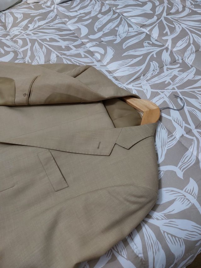 Traje bajado a 35€ de 45€ bajo más 25€....