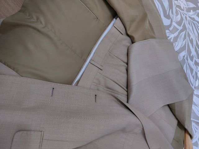 Traje bajado a 35€ de 45€ bajo más 25€....