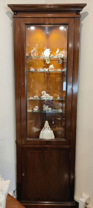 Vitrina esquinera, expositora