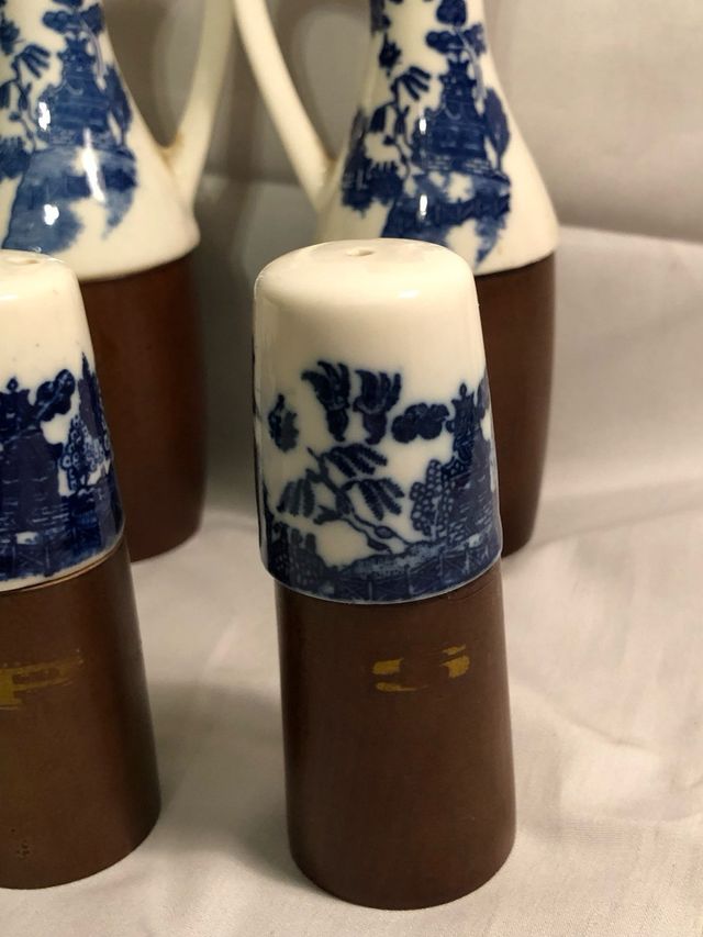 Contenitori per olio aceto sale e pepe