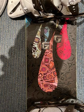 tabla snowboard y fijaciones burton