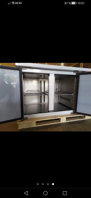 Bajo mostrador de congelación de 1,36m fondo 70.