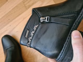 Botines de piel negros