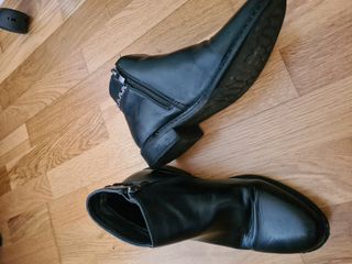 Botines de piel negros