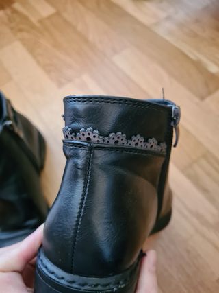 Botines de piel negros