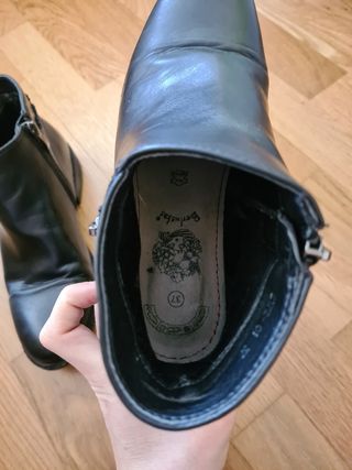 Botines de piel negros