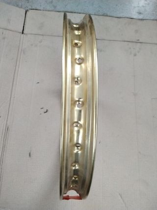 Aro/llanta dorado marca Akront 18" 1.6-36T