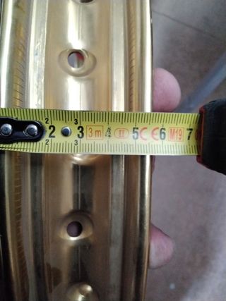 Aro/llanta dorado marca Akront 18" 1.6-36T