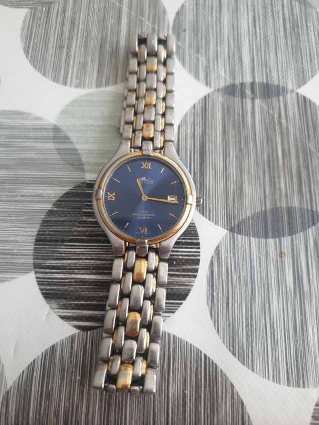 Reloj lotus