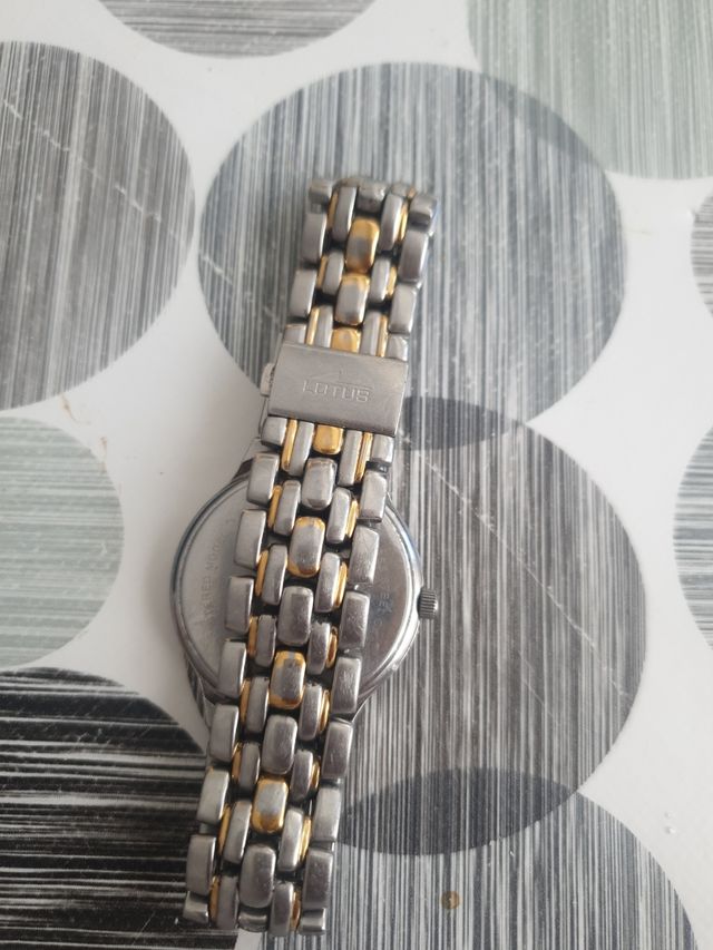 Reloj lotus