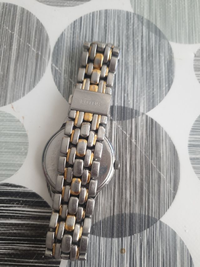 Reloj lotus