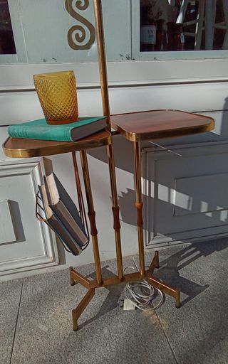 LAMPARA, MESA Y REVISTERO