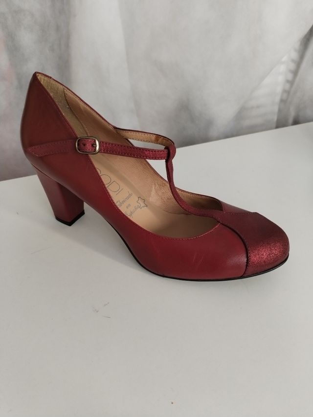 Zapatos granates estilo vintage