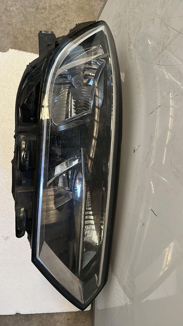 FARO DERECHO PASSAT B8 2017