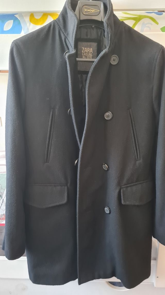 Abrigo hombre negro Zara