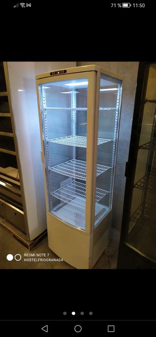 Vitrina vertical  pastelera  515x485x1695 cm. 