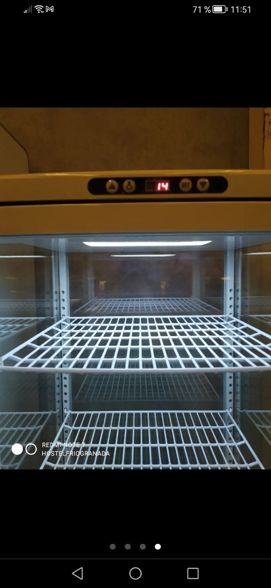 Vitrina vertical pastelera 515x485x1695 cm.