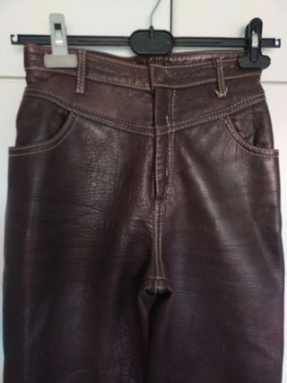 Pantalón de piel marrón