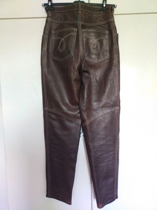 Pantalón de piel marrón