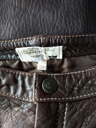 Pantalón de piel marrón