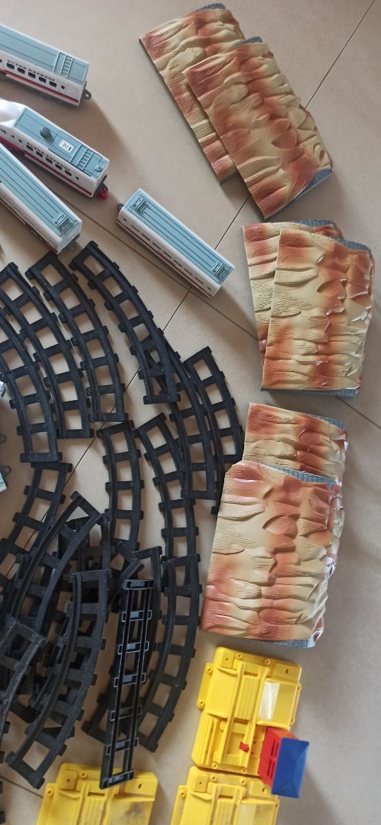 Trenino gioco con accessori vari