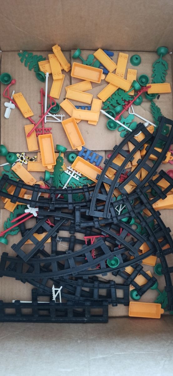 Trenino gioco con accessori vari