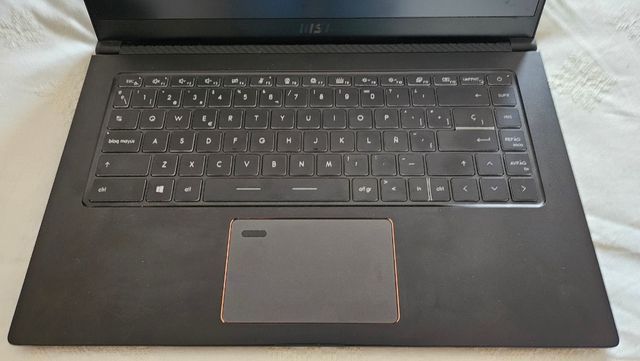 Portátil MSI SUMMIT E14