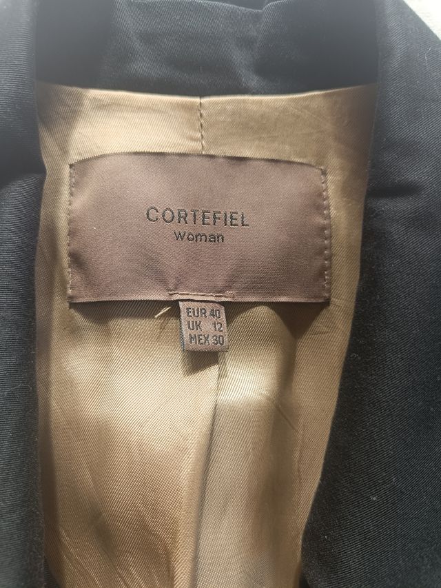 Chaqueta Cortefiel en buen estado.