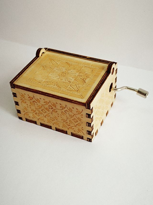 Cajita musical Queen 