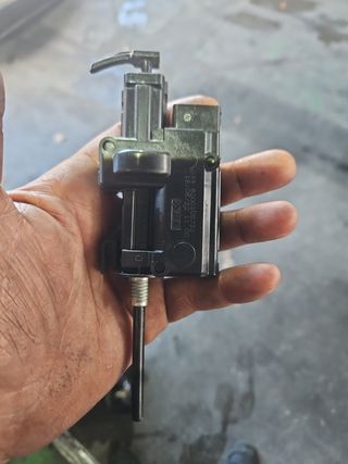 Cerradura carburante trafic 8200305732
