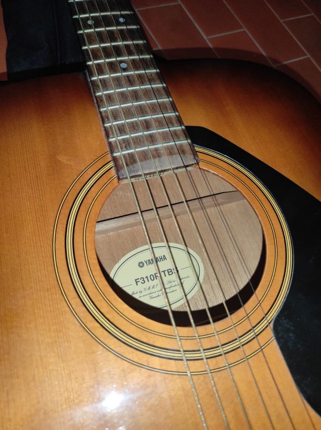 Chitarra acustica