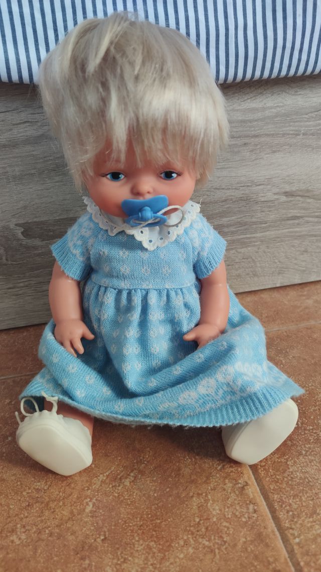 Muñeca Nenu Llora de Famosa