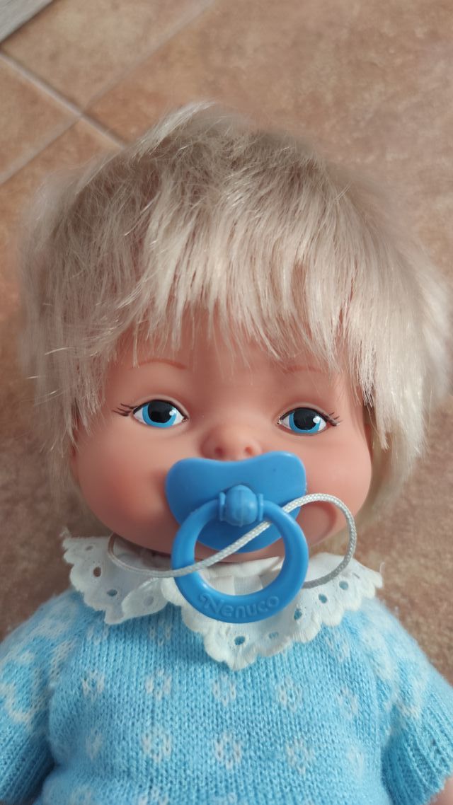 Muñeca Nenu Llora de Famosa