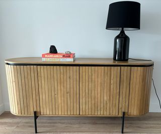 Aparador con 4 puertas