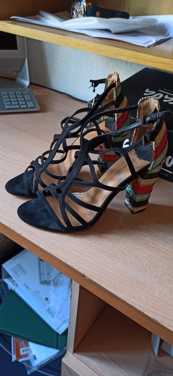 Sandali con tacco a strappo taglia 38