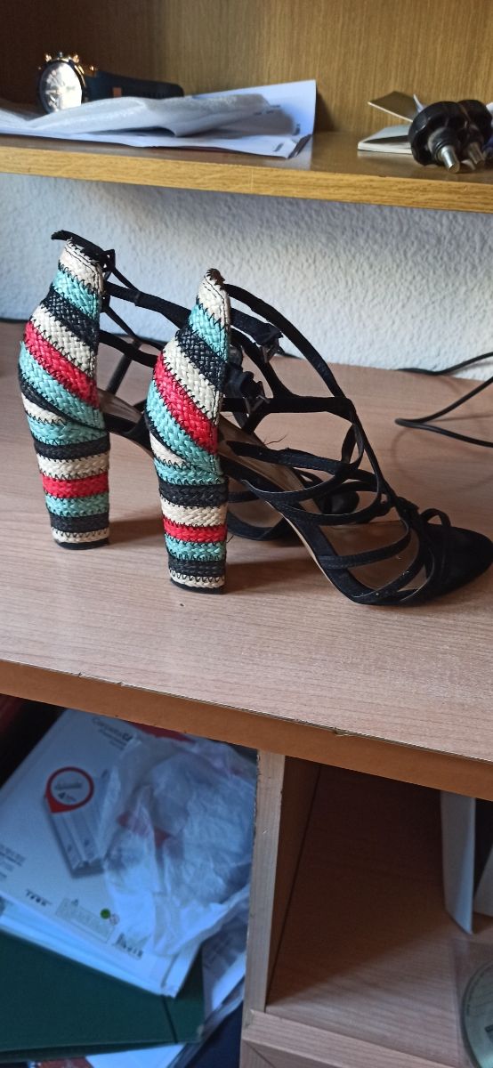 Sandali con tacco a strappo taglia 38