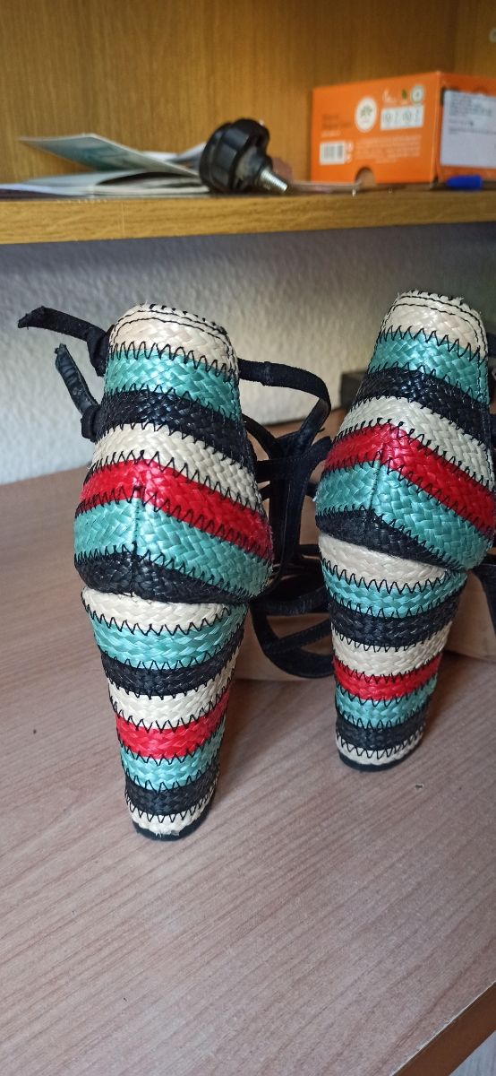 Sandali con tacco a strappo taglia 38