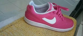 Sneakers donna Nike fucsia e bianco🌺