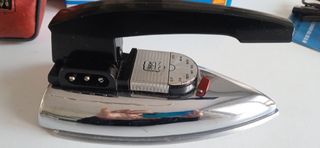 Plancha de viaje, marca Solac mod. 631, años 1960.