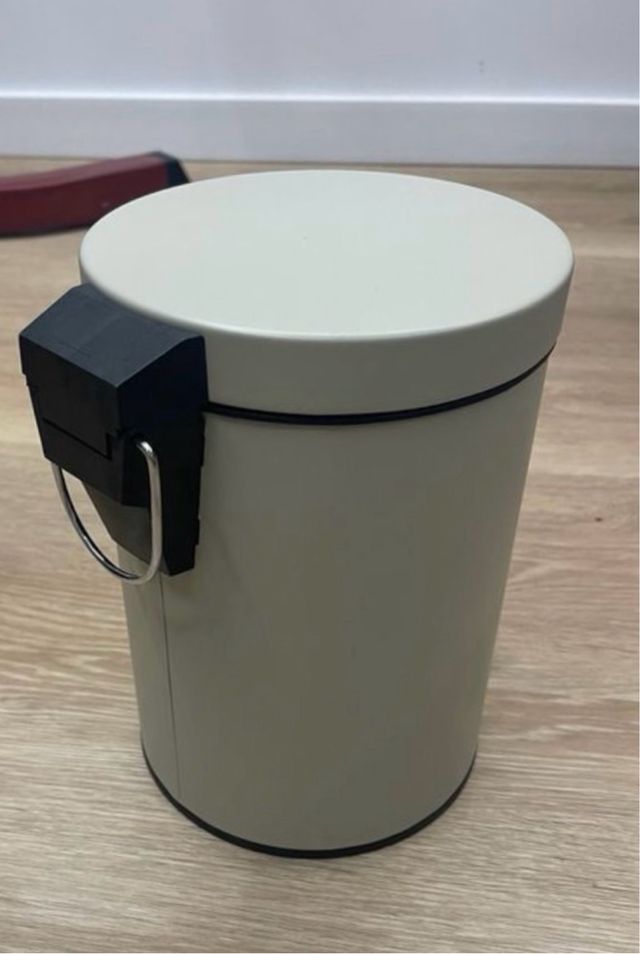 4 Papeleras baño con pedal de Muy Mucho