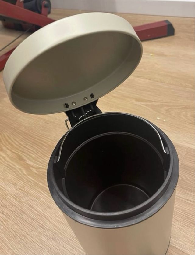 4 Papeleras baño con pedal de Muy Mucho